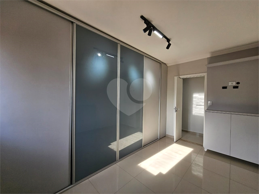 Apartamento todo reformado, ensolarado em ótima localização, travessa da Avenida Nova Cantareira