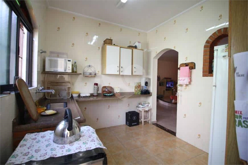 Casa térrea, 212 metros de construção, 120 metros da praia, em Peruíbe, bairro Nova Peruíbe - SP