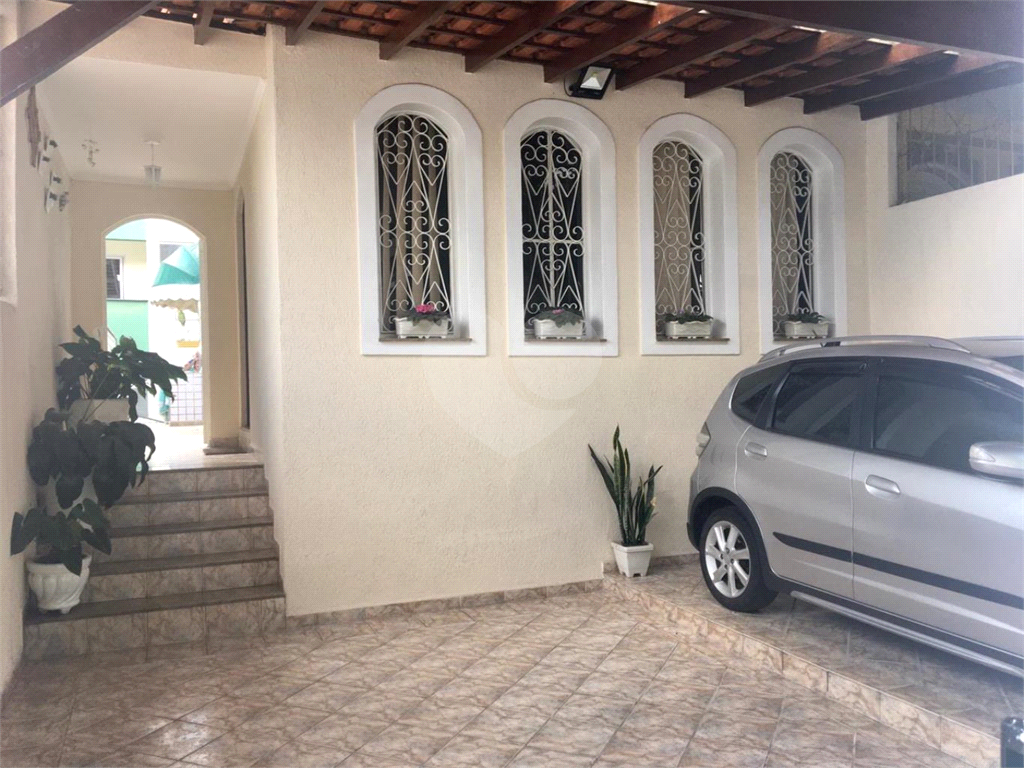 Sobrado à venda com 175m² de área construida com 3 dormitórios, localizado no bairro da Vila Rosália