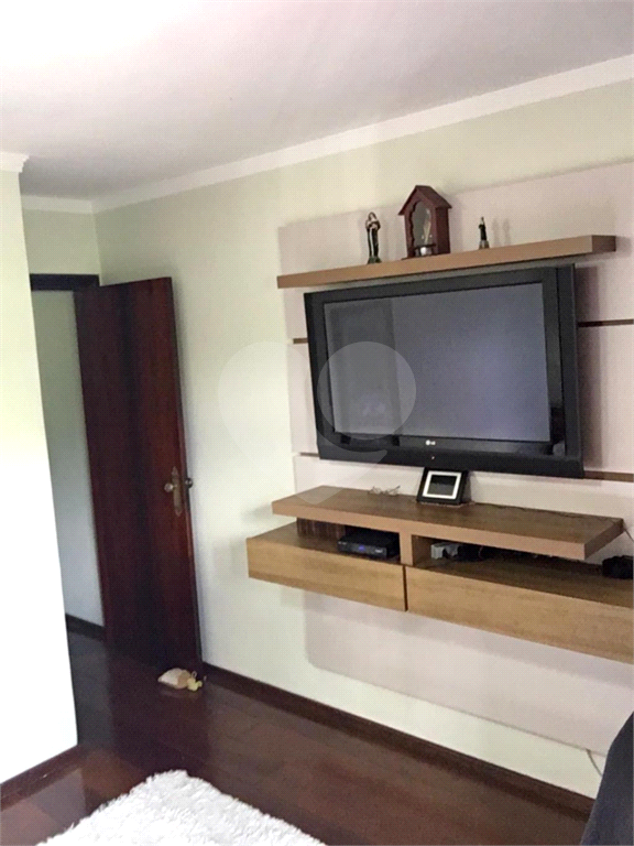Sobrado à venda com 175m² de área construida com 3 dormitórios, localizado no bairro da Vila Rosália