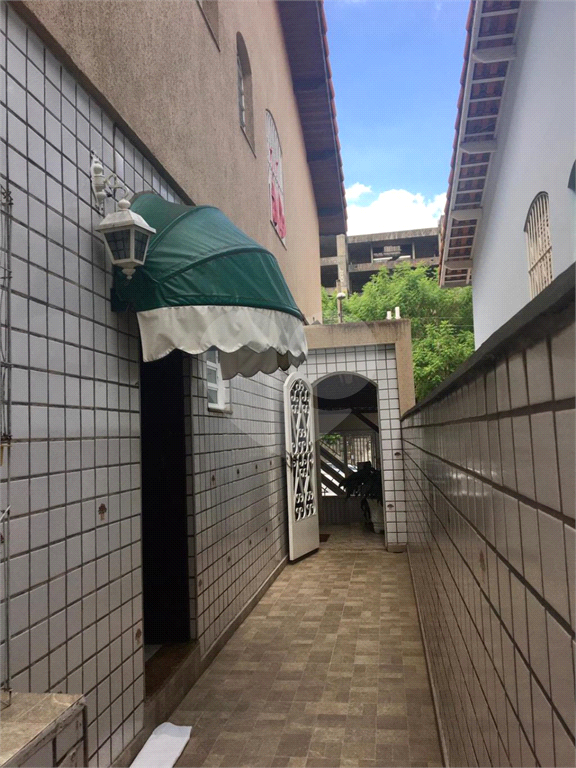 Sobrado à venda com 175m² de área construida com 3 dormitórios, localizado no bairro da Vila Rosália