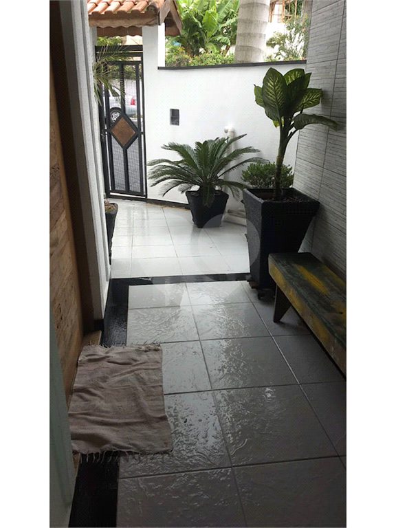 Lindo sobrado de Esquina no Paraventi com 175m² com 2 entradas 