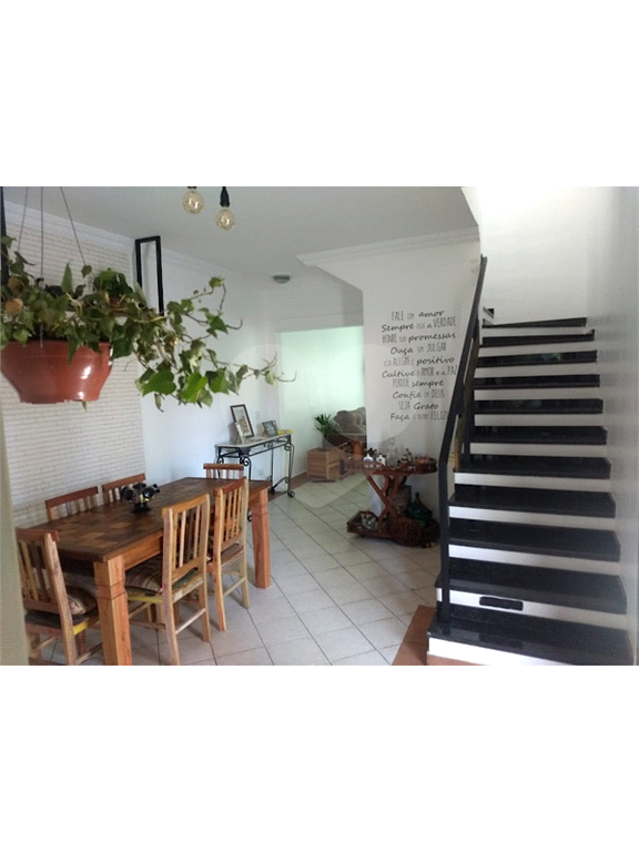 Lindo sobrado de Esquina no Paraventi com 175m² com 2 entradas 