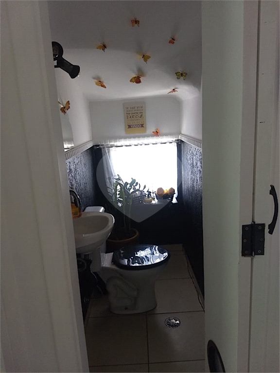 Lindo sobrado de Esquina no Paraventi com 175m² com 2 entradas 