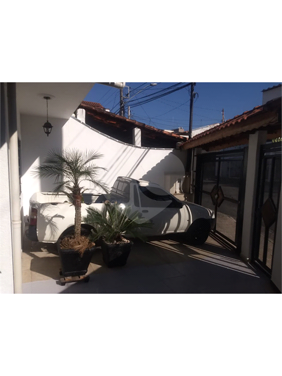 Lindo sobrado de Esquina no Paraventi com 175m² com 2 entradas 