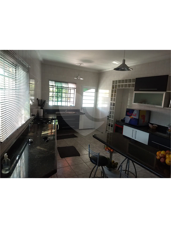 Lindo sobrado de Esquina no Paraventi com 175m² com 2 entradas 
