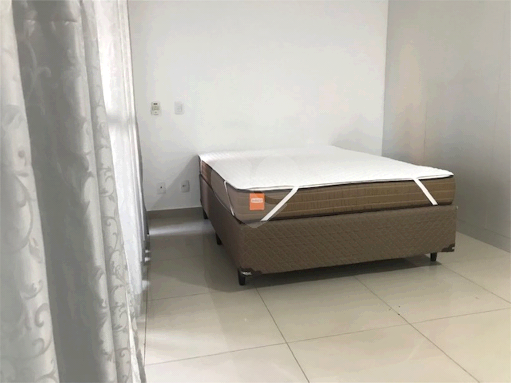 Studio à venda com 39 m² por 429 mil reais a 650 metros da estação Anhangabaú do metrô.