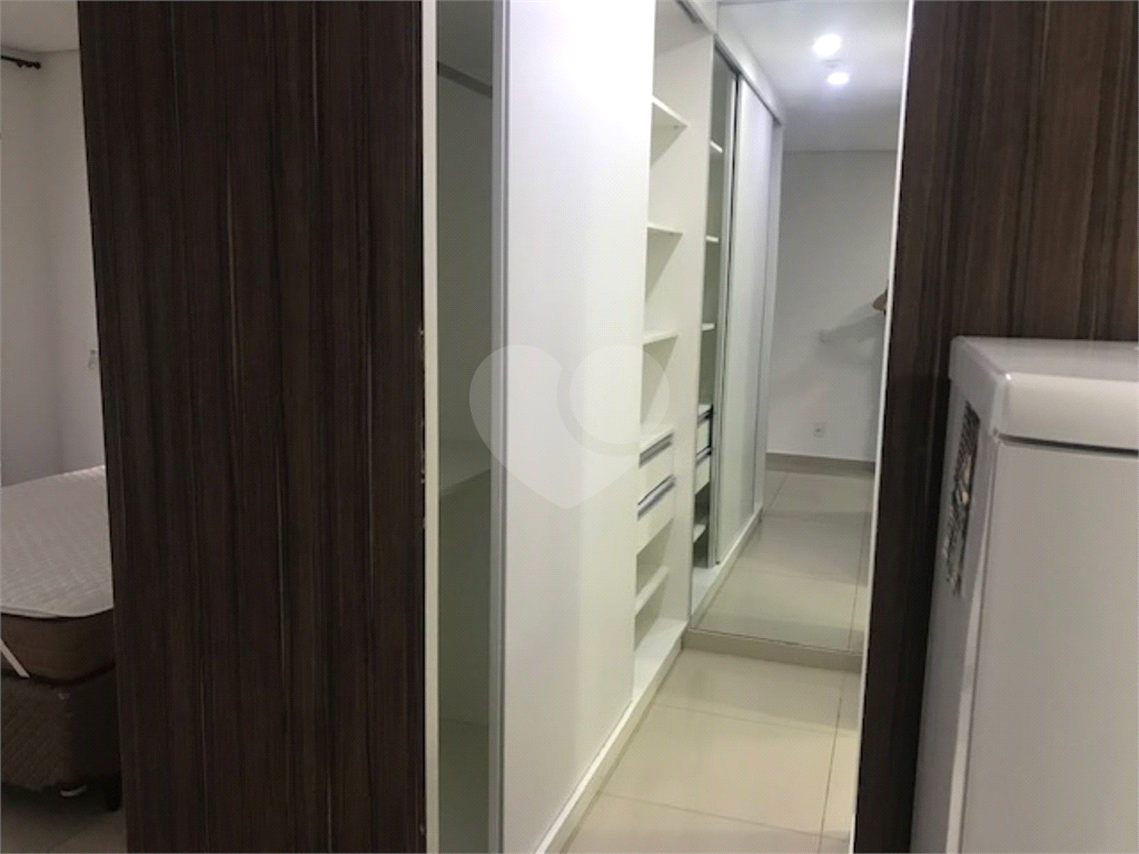 Studio à venda com 39 m² por 429 mil reais a 650 metros da estação Anhangabaú do metrô.