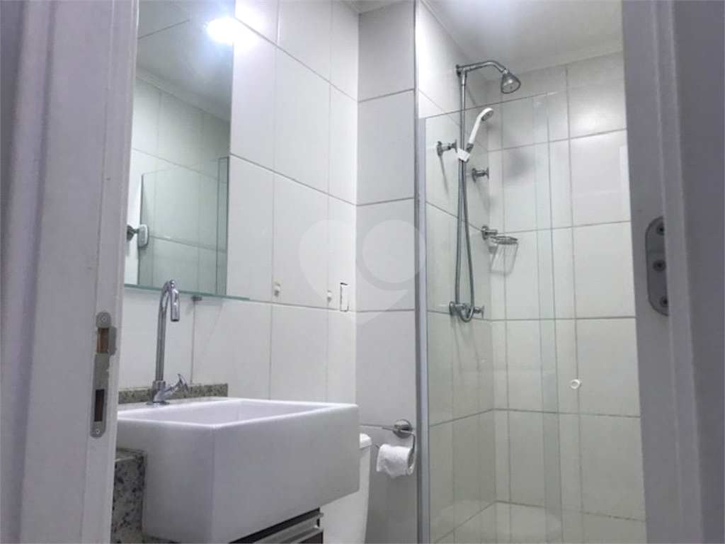 Studio à venda com 39 m² por 429 mil reais a 650 metros da estação Anhangabaú do metrô.