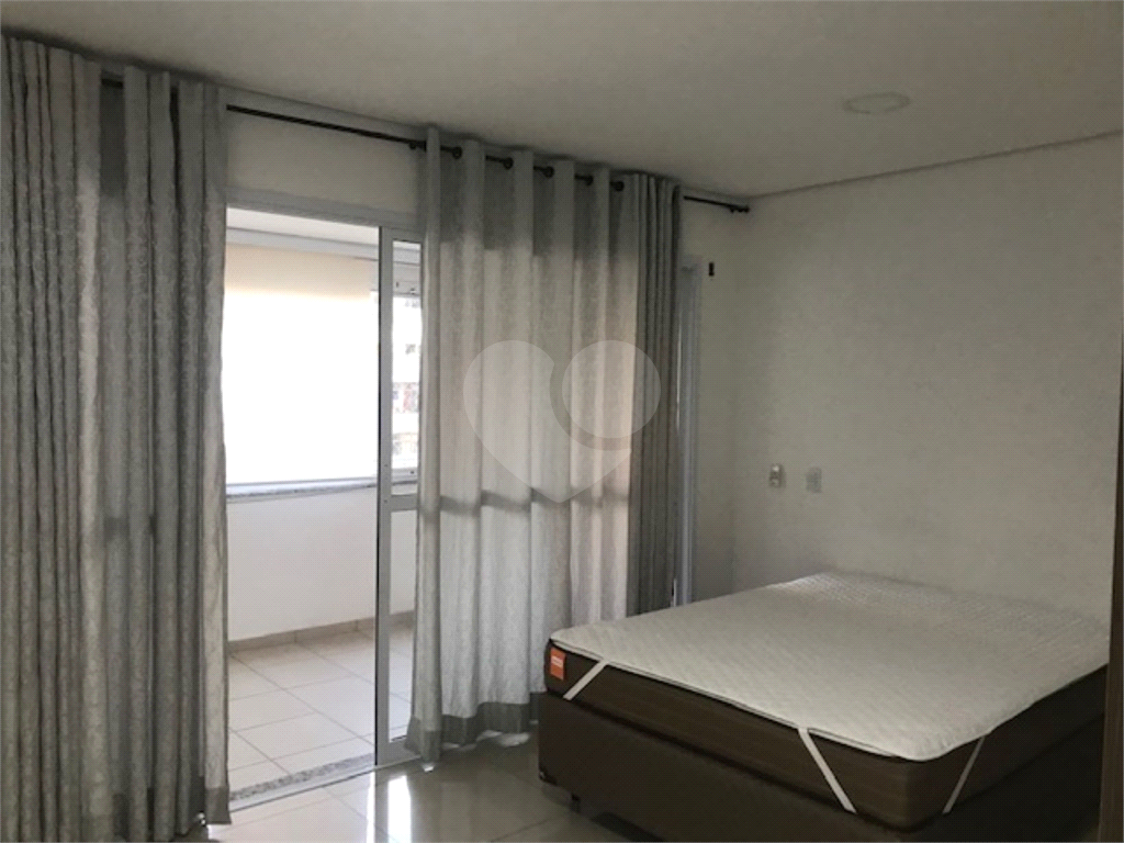 Studio à venda com 39 m² por 429 mil reais a 650 metros da estação Anhangabaú do metrô.