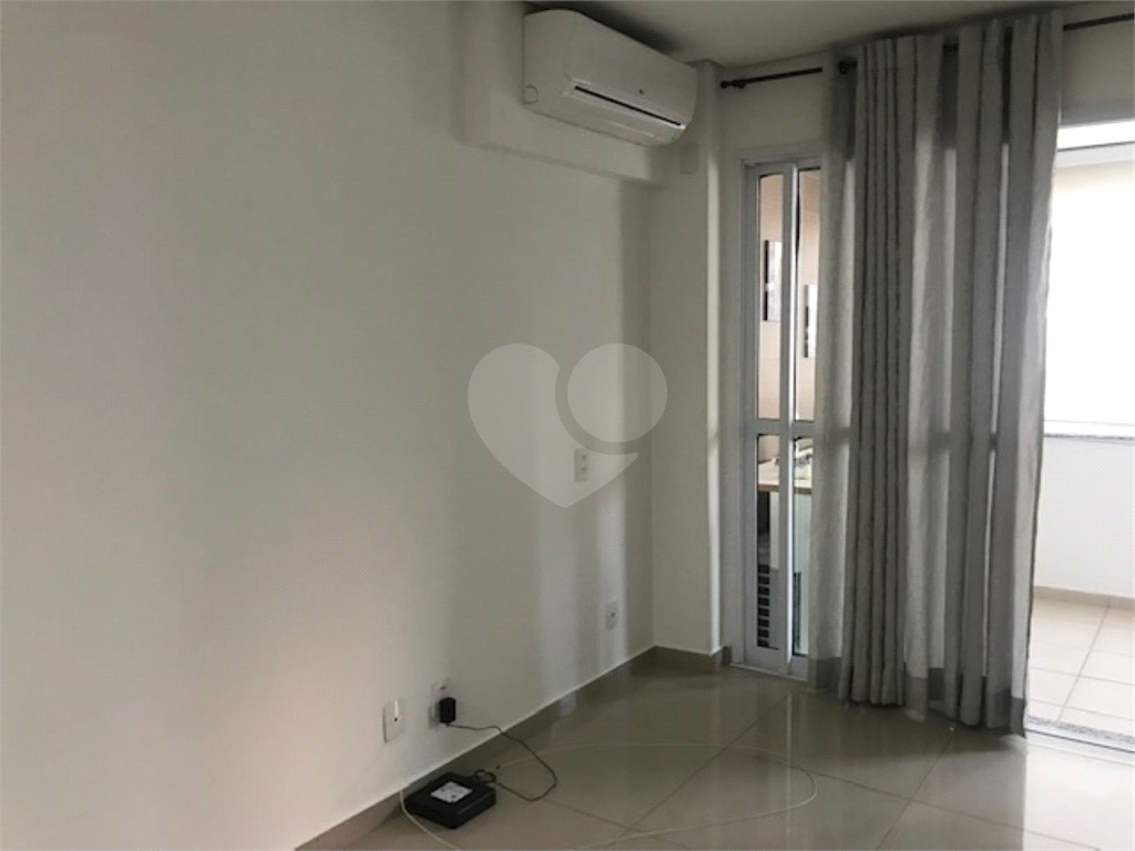 Studio à venda com 39 m² por 429 mil reais a 650 metros da estação Anhangabaú do metrô.