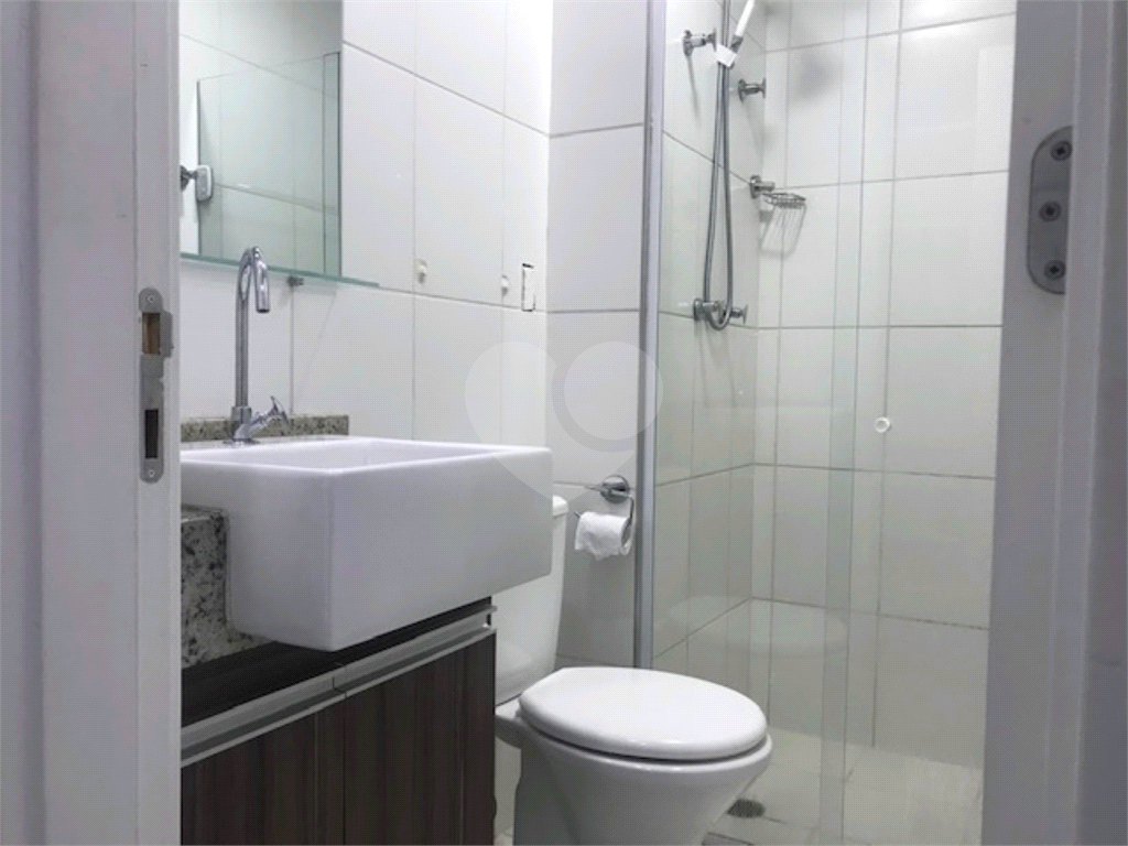 Studio à venda com 39 m² por 429 mil reais a 650 metros da estação Anhangabaú do metrô.