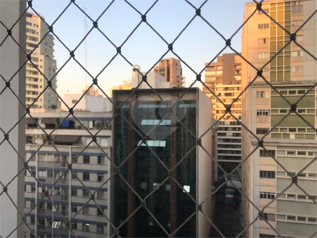 Studio à venda com 39 m² por 429 mil reais a 650 metros da estação Anhangabaú do metrô.