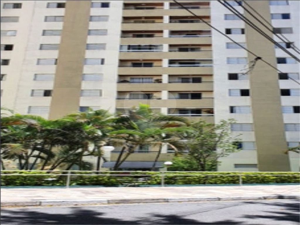 Apto com lazer na Av Parada Pinto