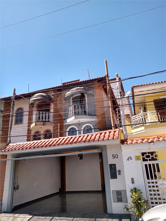 Belo sobrado com 3 dorms na Vl Irmãos Arnoni