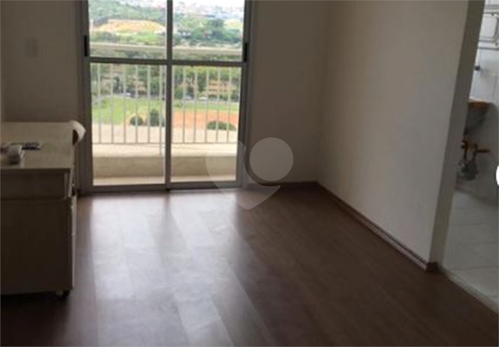 APARTAMENTO em VILA MIRIAM