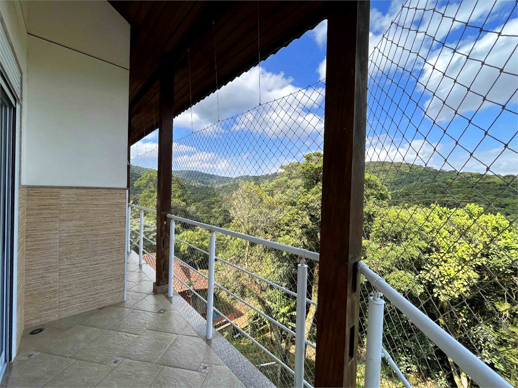 Linda casa nova na Serra da Cantareira com 3 dormitórios sendo 1 suíte