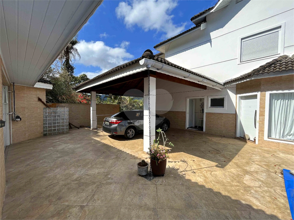 Linda casa nova na Serra da Cantareira com 3 dormitórios sendo 1 suíte