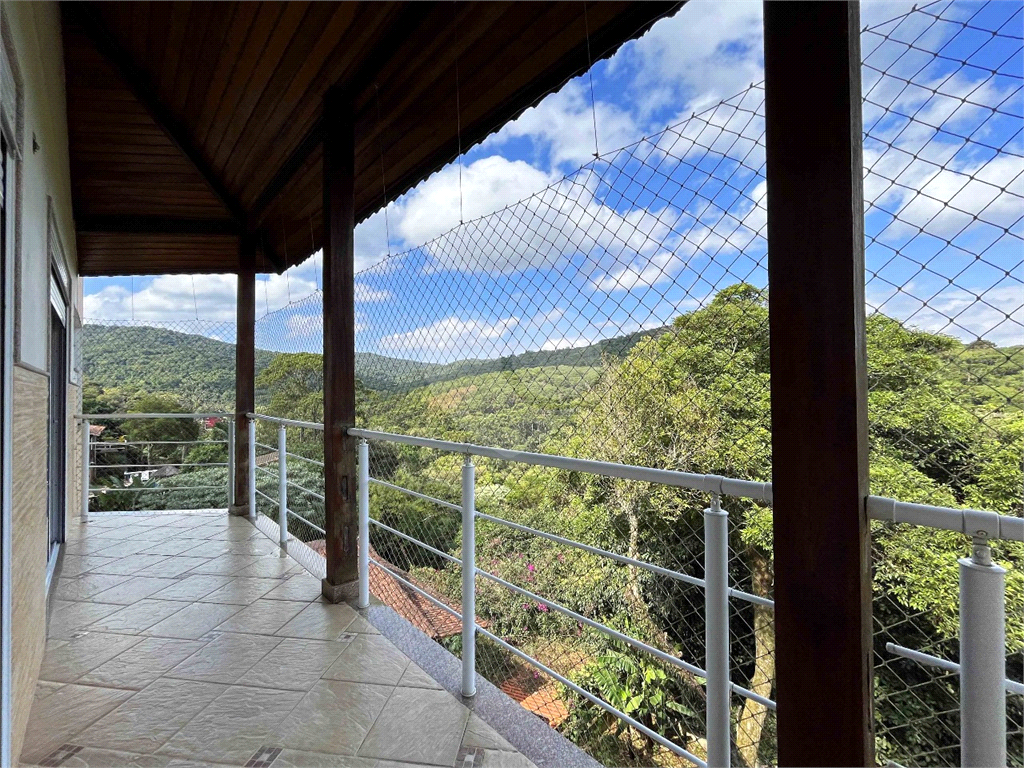 Linda casa nova na Serra da Cantareira com 3 dormitórios sendo 1 suíte