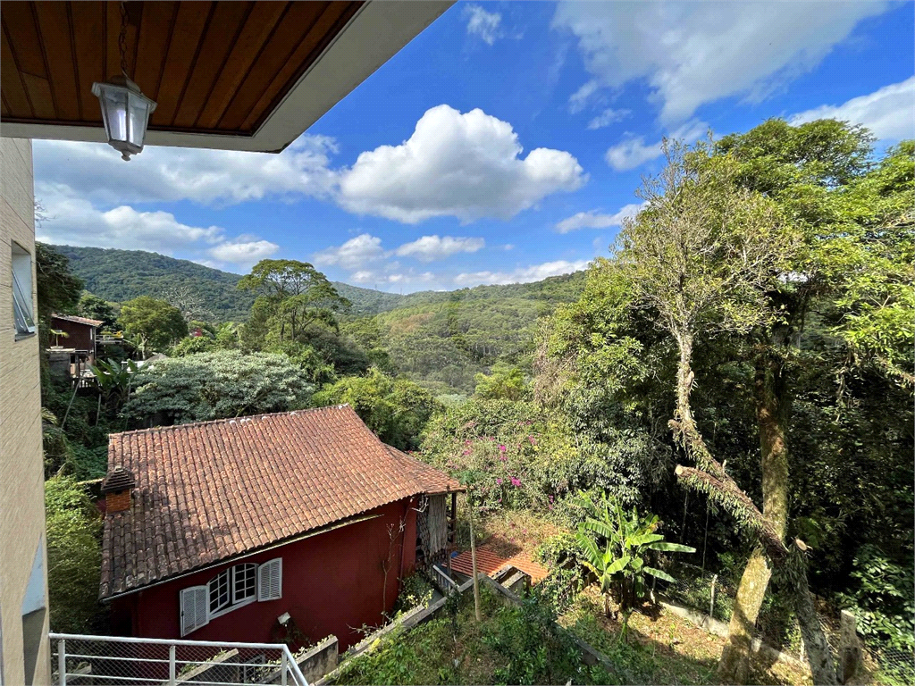 Linda casa nova na Serra da Cantareira com 3 dormitórios sendo 1 suíte