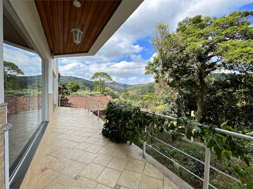 Linda casa nova na Serra da Cantareira com 3 dormitórios sendo 1 suíte