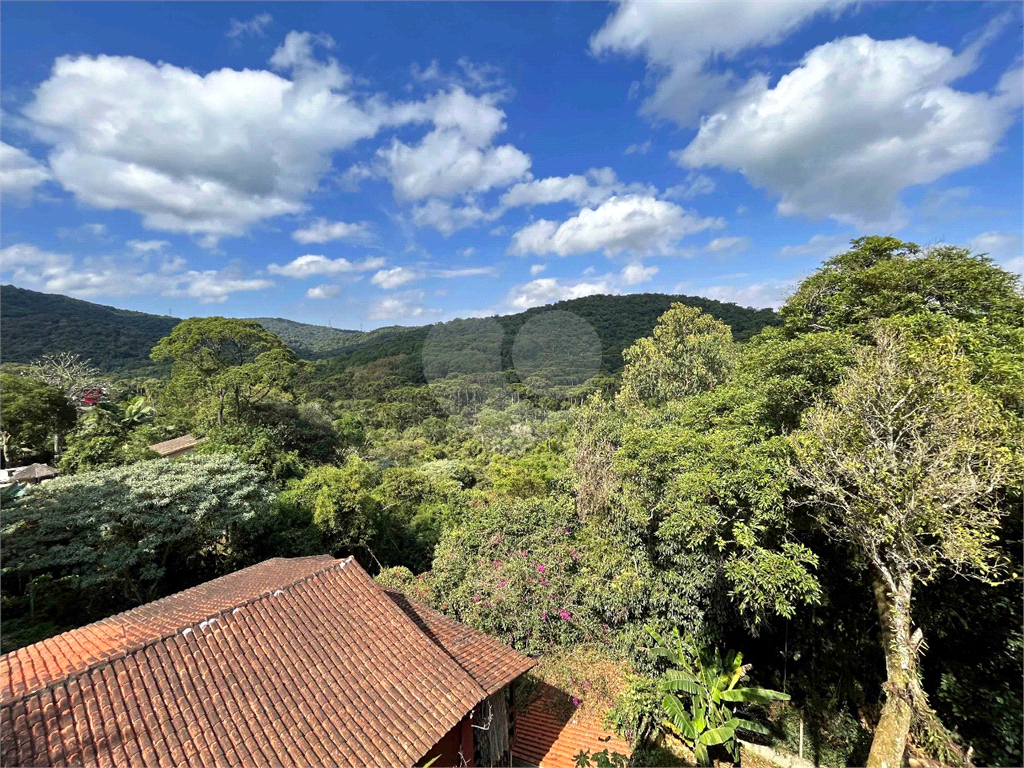 Linda casa nova na Serra da Cantareira com 3 dormitórios sendo 1 suíte