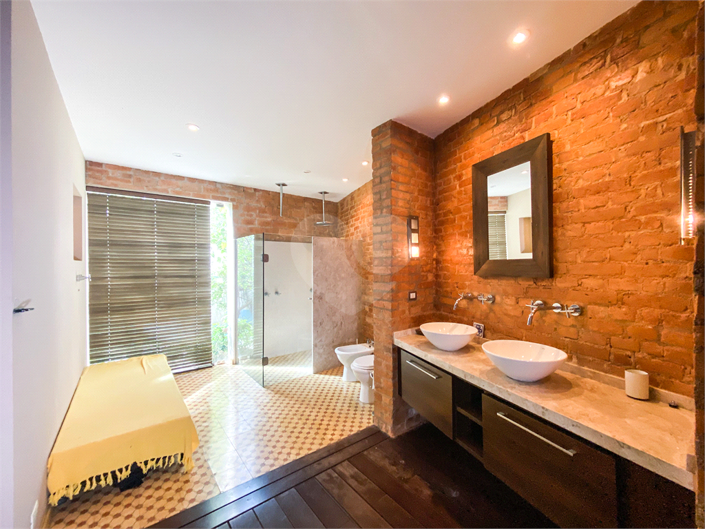 Casa de 280m2 com tombamento histórico e arquitetônico no Morro dos Ingleses. 