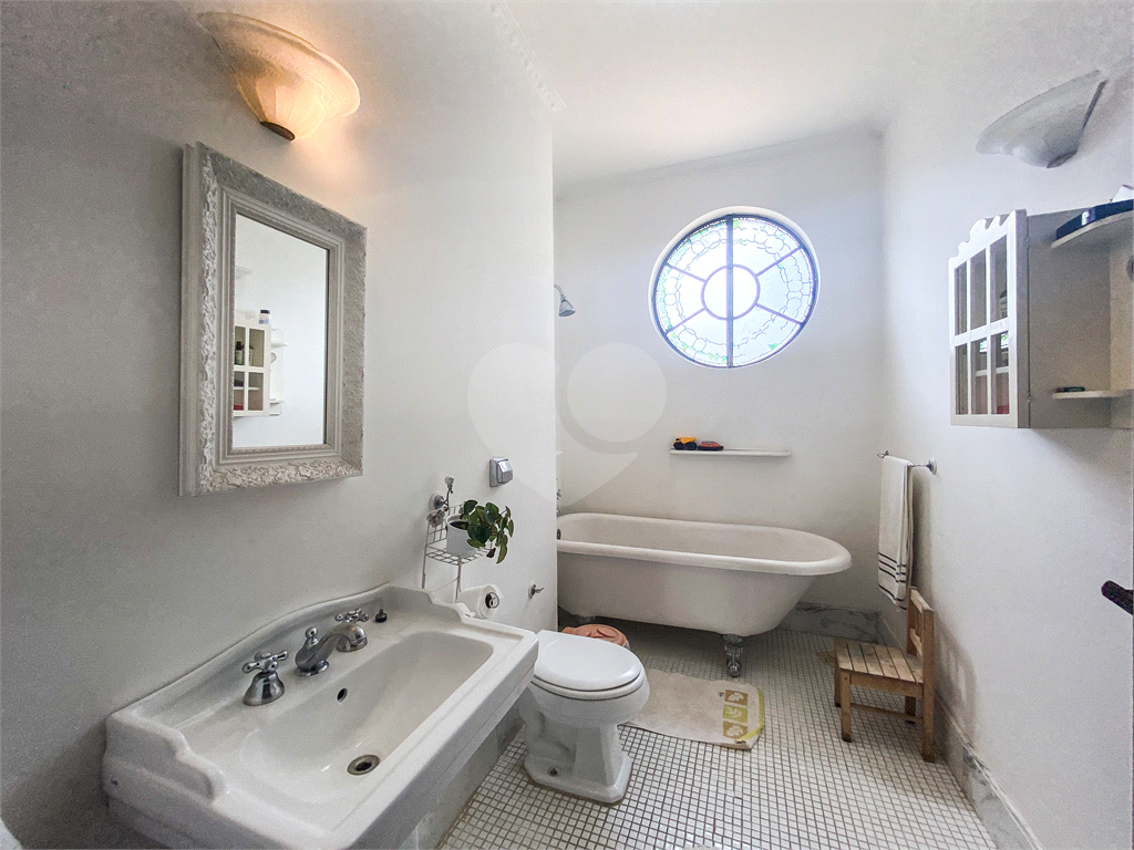 Casa de 280m2 com tombamento histórico e arquitetônico no Morro dos Ingleses. 