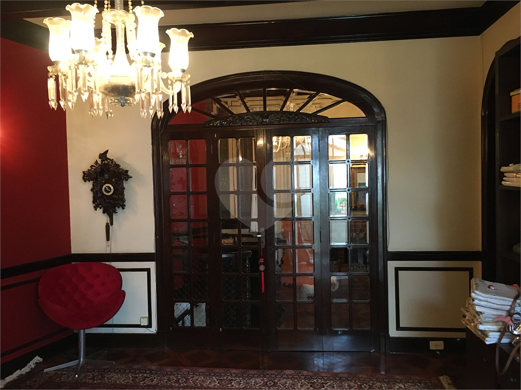 Casa de 280m2 com tombamento histórico e arquitetônico no Morro dos Ingleses. 