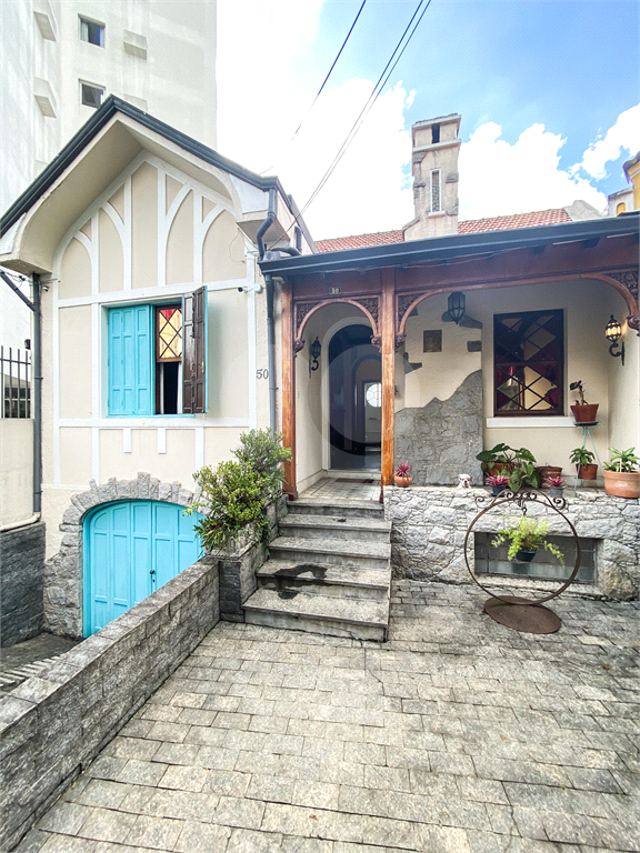 Casa de 280m2 com tombamento histórico e arquitetônico no Morro dos Ingleses. 