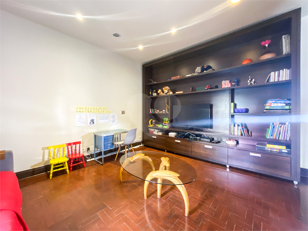 Casa de 280m2 com tombamento histórico e arquitetônico no Morro dos Ingleses. 