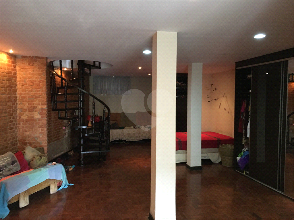 Casa de 280m2 com tombamento histórico e arquitetônico no Morro dos Ingleses. 