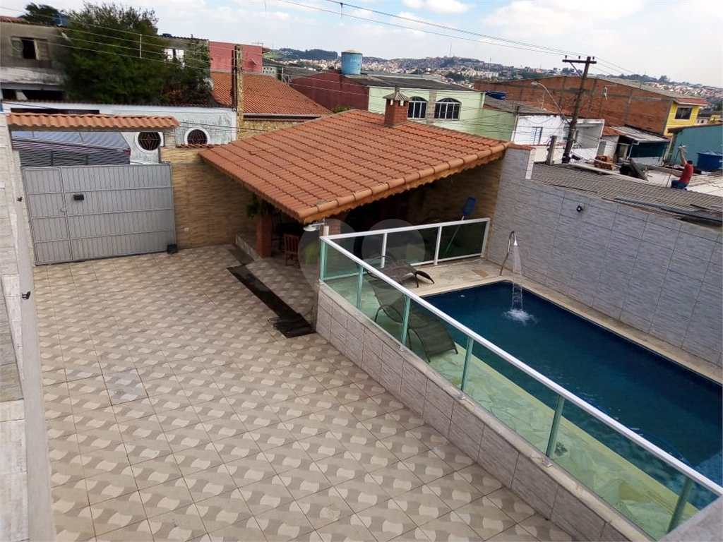 Excelente Sobrado em Ferraz de Vasconcelos, muito bem localizado