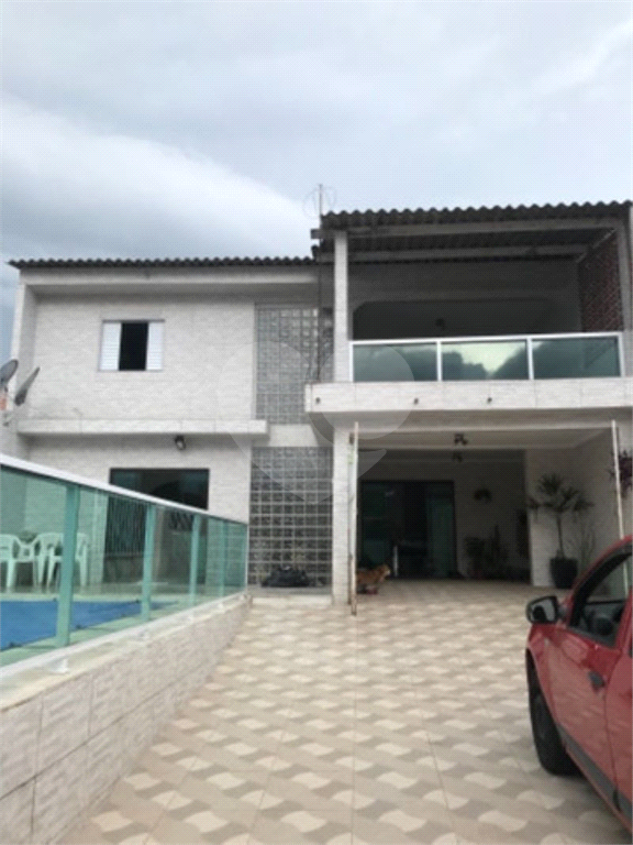 Excelente Sobrado em Ferraz de Vasconcelos, muito bem localizado