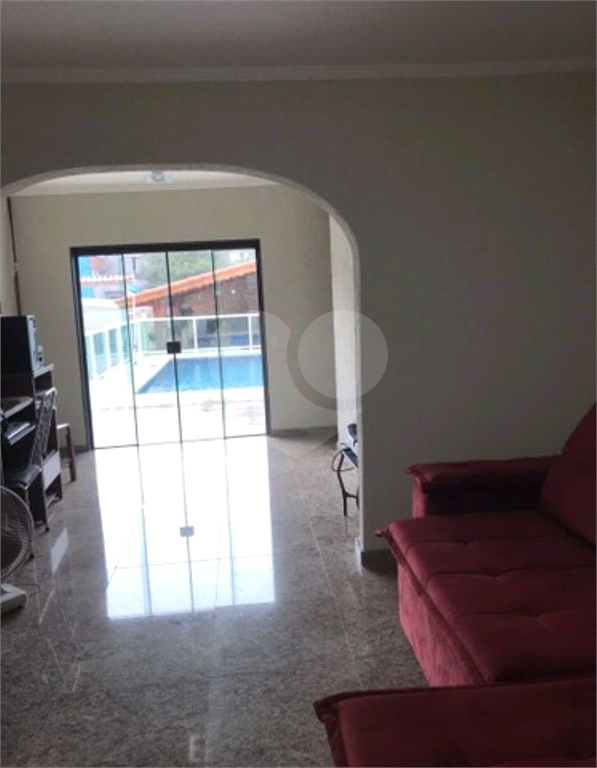 Excelente Sobrado em Ferraz de Vasconcelos, muito bem localizado