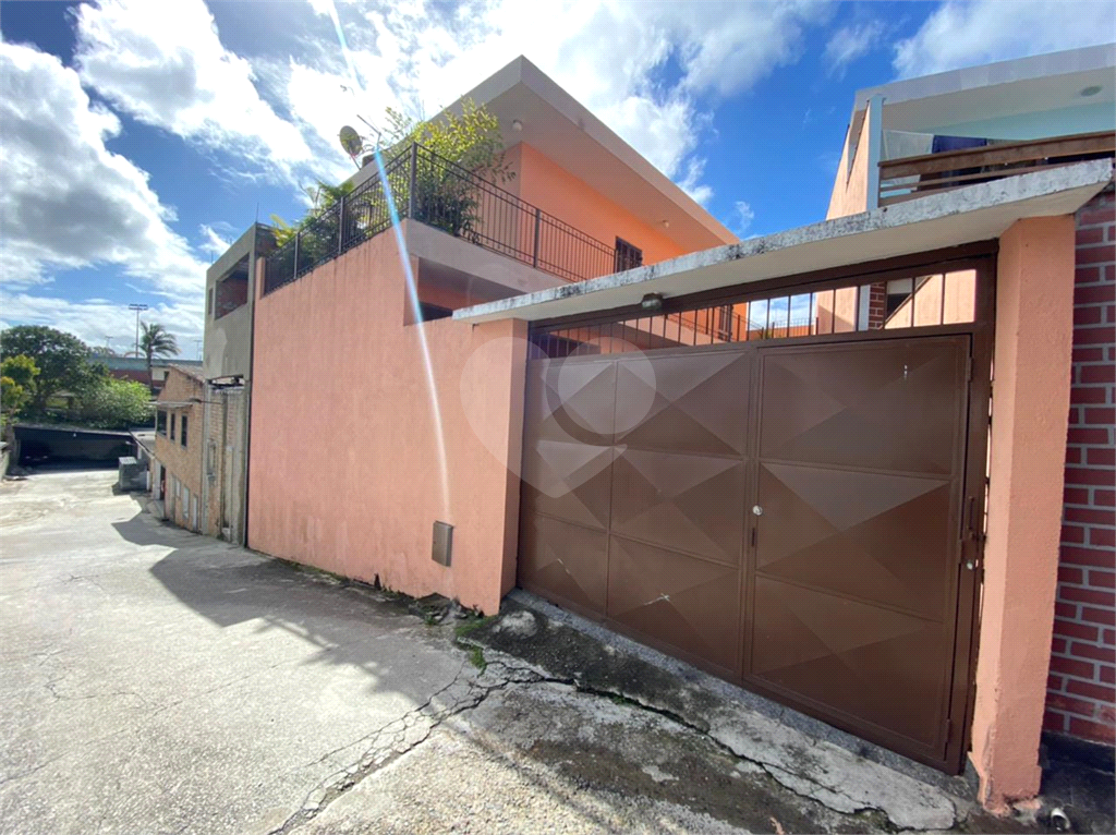 Casa em Itapecerica da Serra a venda 200 metros em condominio fechado
