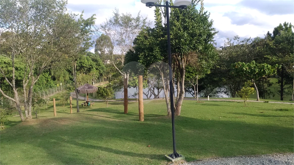 Terreno no Condomínio Terras de Santa Adélia 