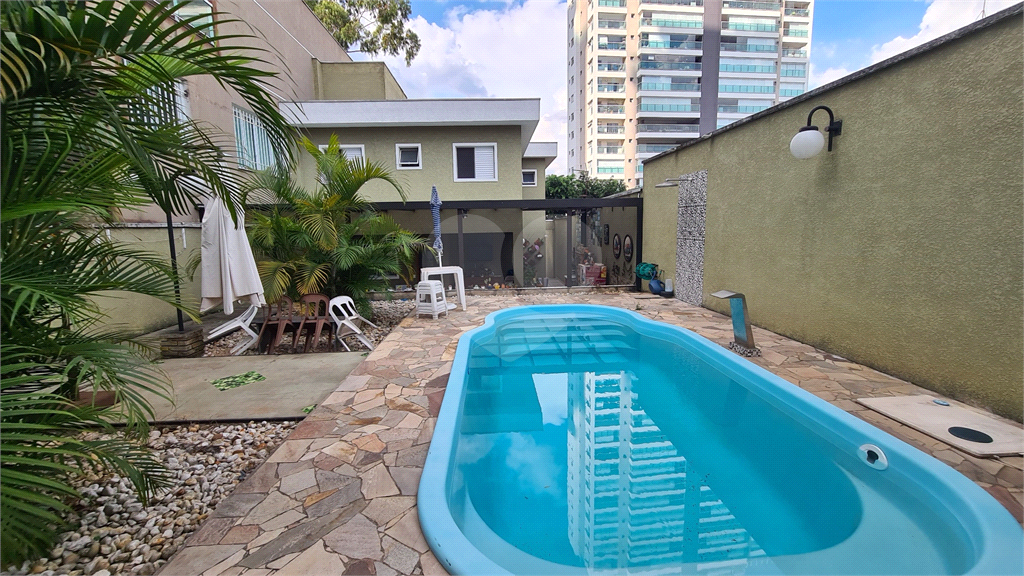 sobrado com piscina ao lado da av Braz Leme