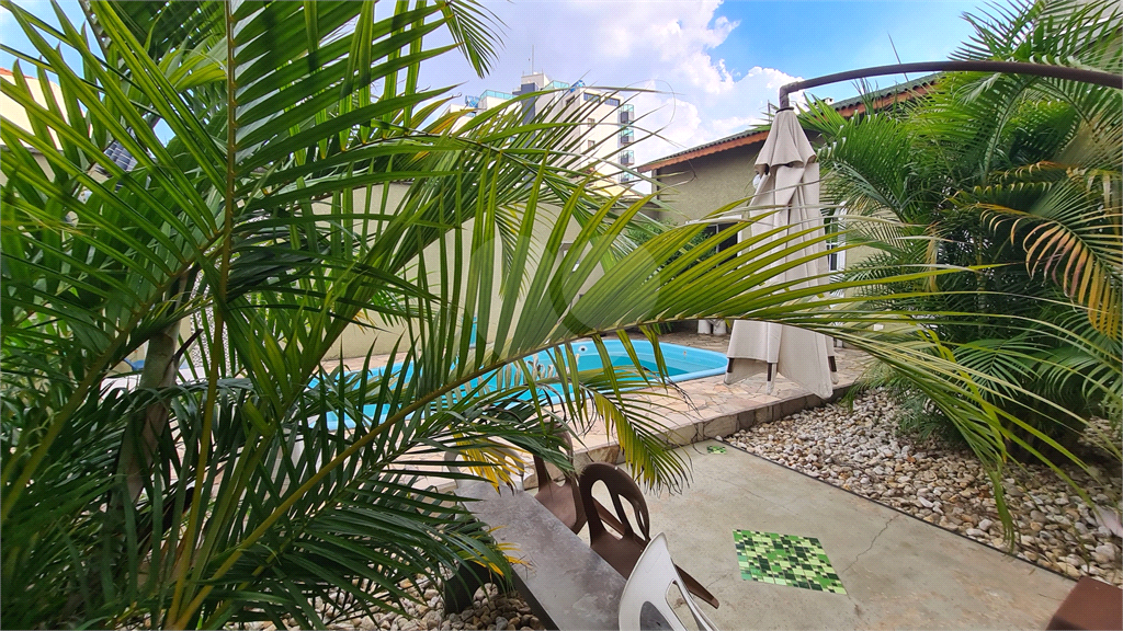 sobrado com piscina ao lado da av Braz Leme