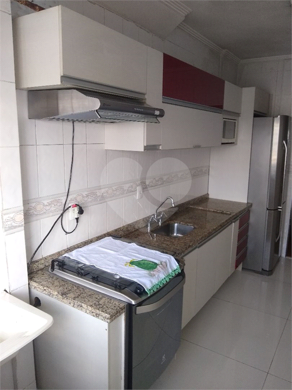 APARTAMENTO em CENTRO