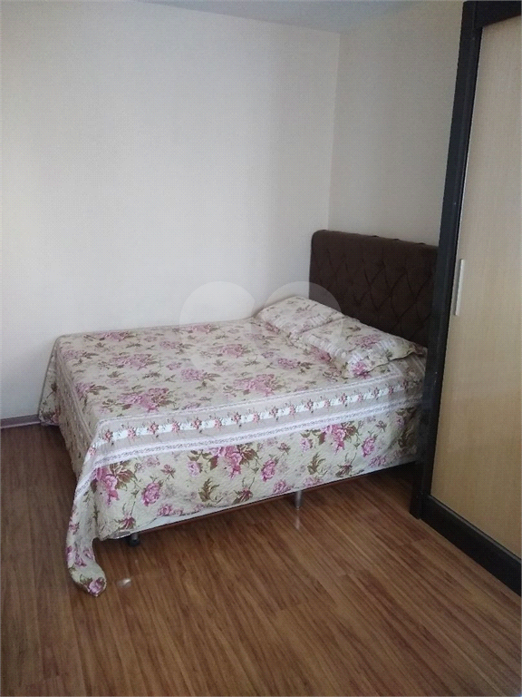 APARTAMENTO em CENTRO