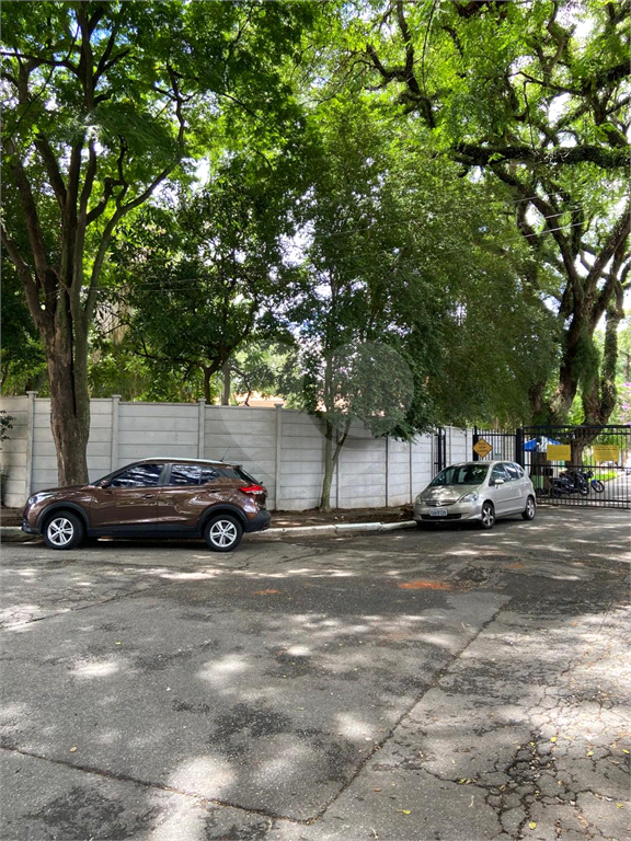 TERRENO COM 667 M² EM RUA FECHADA ALTO DE PINHEIROS