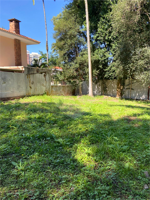 TERRENO COM 667 M² EM RUA FECHADA ALTO DE PINHEIROS