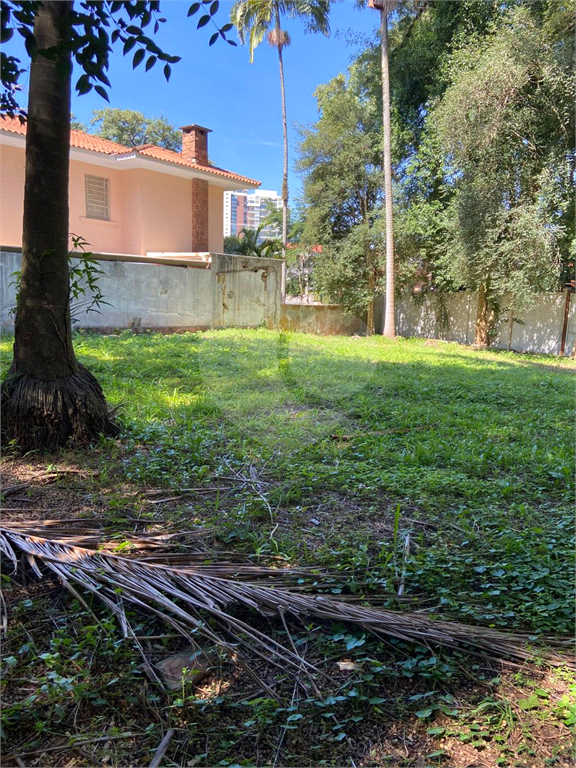 TERRENO COM 667 M² EM RUA FECHADA ALTO DE PINHEIROS