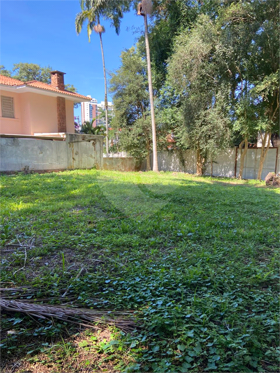 TERRENO COM 667 M² EM RUA FECHADA ALTO DE PINHEIROS