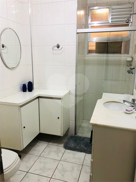 Apto totalmente reformado e mobiliado para venda ou locação na Praia das Pitangueiras no Guarujá