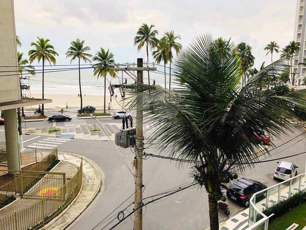 Apto totalmente reformado e mobiliado para venda ou locação na Praia das Pitangueiras no Guarujá
