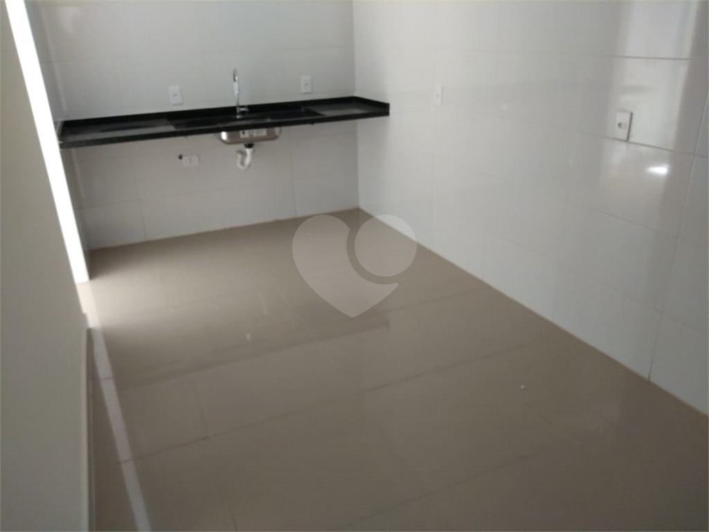 Condomínio de 18 casas, 2 dormitórios, 1 vaga no bairro de  Vila Gustavo