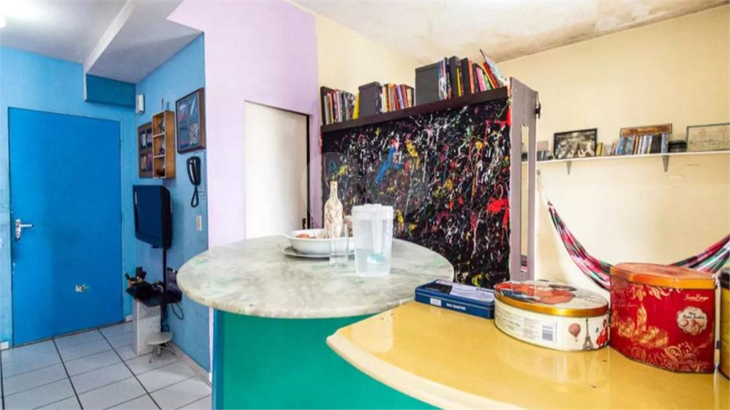 APARTAMENTO em CENTRO