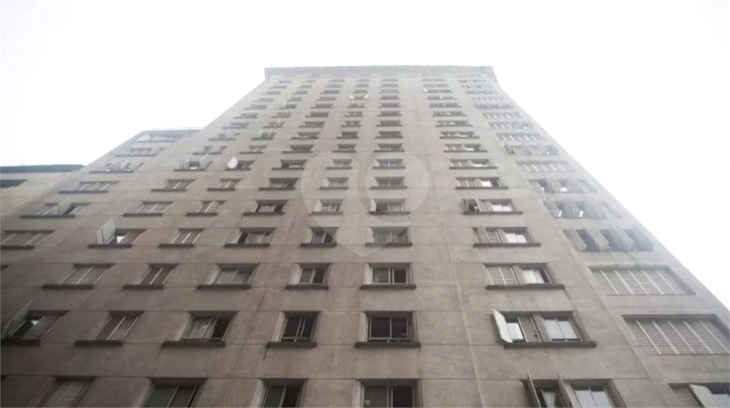 APARTAMENTO em CENTRO